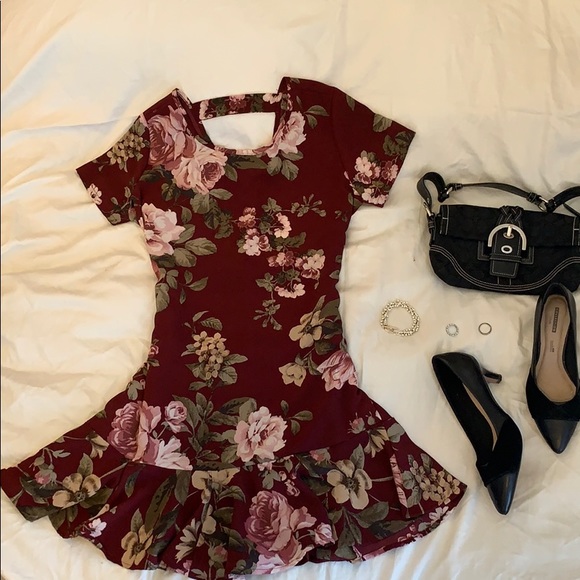 🤪 3 for $25 Francesca’s Floral Dress Maroon - Picture 2 of 6